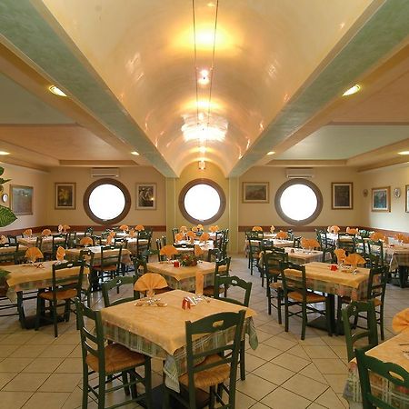 Hotel Ristorante Il Pirata San Vito di Leguzzano Dış mekan fotoğraf