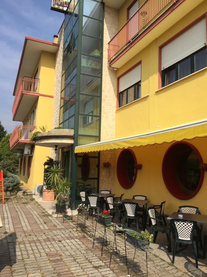 Hotel Ristorante Il Pirata San Vito di Leguzzano Dış mekan fotoğraf